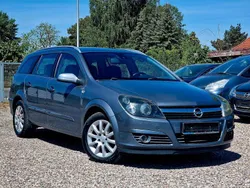 Grau Gebraucht 2004 Opel Astra Kombi | 3.999 €