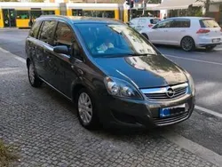 Grau Gebraucht 2007 Opel Zafira Van / Kleinbus | 5.000 €