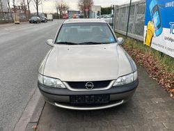 Grau Gebraucht 1996 Opel Vectra Limousine | 2.700 €