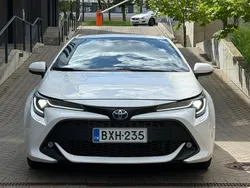 Weiß Gebraucht 2019 Toyota Corolla Comfort Kombi | 9.100 €