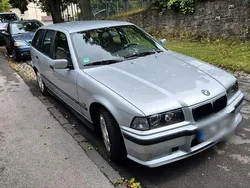 Grau Gebraucht 1997 BMW 318 Kombi | 1.999 €