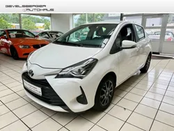 Weiß Gebraucht 2020 Toyota Yaris Comfort Limousine | 11.980 € (Etwas zu teuer)