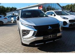 Grau Gebraucht 2022 Mitsubishi Eclipse Cross Top SUV | 29.490 € (Etwas zu teuer)
