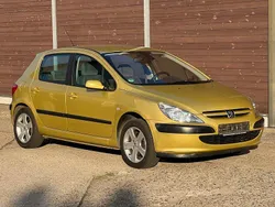 Gelb Gebraucht 2004 Peugeot 307 Limousine | 3.990 € (Etwas zu teuer)