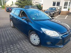 Blau Gebraucht 2014 Ford Focus Kombi | 2.400 € (Superpreis)