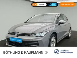 Mondsteingrau Gebraucht 2024 VW Golf VIII Life Limousine | 23.480 € (Guter Preis)