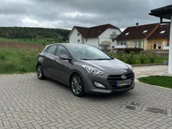 Grau Gebraucht 2015 Hyundai i30 YES! Gold Limousine | 8.000 € (Etwas zu teuer)