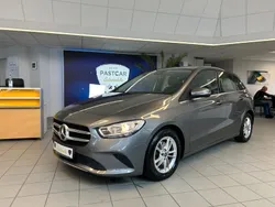 Grau Gebraucht 2019 Mercedes B180 Van / Kleinbus | 23.200 € (Fairer Preis)