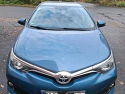 Blau Gebraucht 2016 Toyota Auris Kleinwagen | 11.500 € (Fairer Preis)
