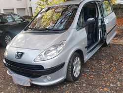 Silber Gebraucht 2007 Peugeot 1007 Kleinwagen | 2.950 € (Etwas zu teuer)