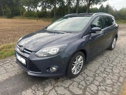 Grau Gebraucht 2011 Ford Focus Titanium Kombi | 3.999 € (Fairer Preis)