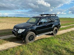 Schwarz Gebraucht 2011 Mitsubishi Pajero SUV | 16.950 € (Fairer Preis)
