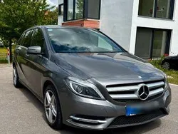 Grau Gebraucht 2013 Mercedes B200 Edition 1 Van / Kleinbus | 12.999 € (Fairer Preis)