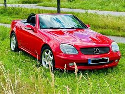 Rot Gebraucht 2001 Mercedes SLK200 Cabrio | 9.900 €