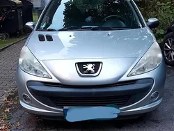 Silber Gebraucht 2010 Peugeot 206+ Kleinwagen | 1.500 €