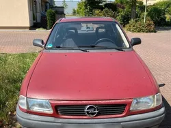 Rot Gebraucht 1995 Opel Astra Limousine | 1.600 €