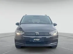 Uranograu Gebraucht 2022 VW Touran Comfortline Van / Kleinbus | 29.550 € (Fairer Preis)