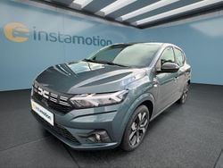 Grün Gebraucht 2025 Dacia Sandero Kleinwagen | 21.699 € (Etwas zu teuer)