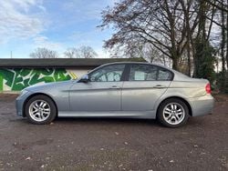 Grau Gebraucht 2005 BMW 320 Limousine | 4.000 € (Guter Preis)
