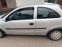 Grau Gebraucht 2001 Opel Corsa Kleinwagen | 750 € (Guter Preis)