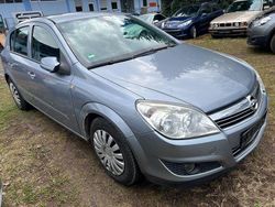 Silber Gebraucht 2007 Opel Astra Catch Me Limousine | 2.890 € (Etwas zu teuer)