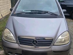 Grau Gebraucht 2000 Mercedes 200 Kleinwagen | 800 €