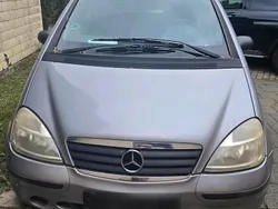 Grau Gebraucht 2000 Mercedes 200 Kleinwagen | 800 €