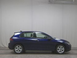 Blau Gebraucht 2021 VW Golf VIII Life Limousine | 13.980 € (Guter Preis)