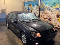 Gebraucht 2004 Mercedes C220 Avantgarde Limousine | 1.300 € (Superpreis)