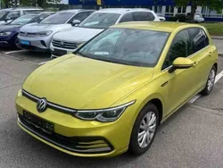 Gelb Gebraucht 2022 VW Golf VIII Limousine | 26.550 € (Fairer Preis)
