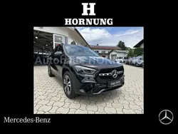 Metalliclack kosmosschwarz Gebraucht 2024 Mercedes GLA200 Night SUV | 49.900 €
