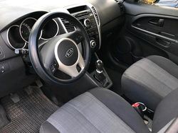 Schwarz Gebraucht 2010 Kia Venga Kleinwagen | 6.750 €