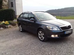 Grau Gebraucht 2010 Skoda Octavia Elegance Kombi | 4.100 € (Fairer Preis)