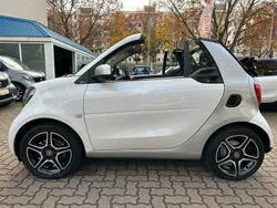 Weiß Gebraucht 2018 Smart ForTwo Cabrio Passion Cabrio | 16.600 € (Fairer Preis)
