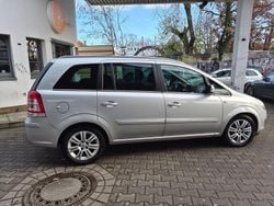 Silber Gebraucht 2010 Opel Zafira Design Edition Van / Kleinbus | 2.800 € (Guter Preis)