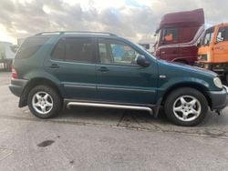 Grün Gebraucht 1999 Mercedes ML320 SUV | 2.600 € (Guter Preis)