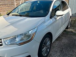 Weiß Gebraucht 2011 Citroën C4 Limousine | 4.199 € (Fairer Preis)