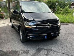 Schwarz Gebraucht 2017 VW Caravelle Van / Kleinbus | 26.800 € (Fairer Preis)