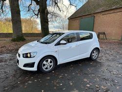 Weiß Gebraucht 2011 Chevrolet Aveo LT Limousine | 3.600 € (Teuer)