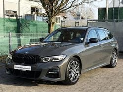 Grau Gebraucht 2021 BMW 330 M Sport Kombi | 23.990 € (Superpreis)