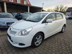 Weiß Gebraucht 2009 Toyota Verso Van / Kleinbus | 4.900 € (Fairer Preis)