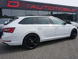 Moonweiß Gebraucht 2018 Skoda Superb SportLine Kombi | 24.990 € (Fairer Preis)