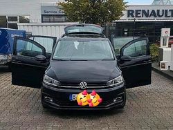 Schwarz Gebraucht 2016 VW Touran Van / Kleinbus | 14.500 € (Fairer Preis)