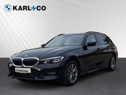 Black sapphire metallic (schwarz) Gebraucht 2022 BMW 320 Sport Line Kombi | 22.998 € (Guter Preis)