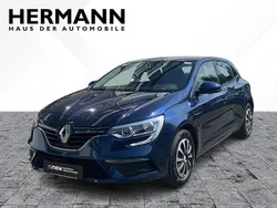 Kosmosblau metallic (blau) Gebraucht 2018 Renault Mégane IV Life Limousine | 10.907 € (Teuer)