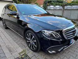 Schwarz Gebraucht 2020 Mercedes E300 Kombi | 21.700 € (Fairer Preis)