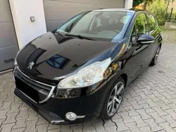 Noir perla nera Gebraucht 2015 Peugeot 208 Allure Kleinwagen | 7.500 € (Guter Preis)