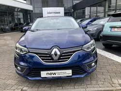Kosmosblau Gebraucht 2017 Renault Mégane IV Bose Edition Limousine | 12.990 € (Etwas zu teuer)