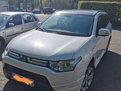 Weiß Gebraucht 2013 Mitsubishi Outlander Instyle SUV | 11.800 € (Etwas zu teuer)