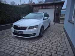 Weiß Gebraucht 2015 Skoda Octavia Ambition Kombi | 7.350 € (Guter Preis)